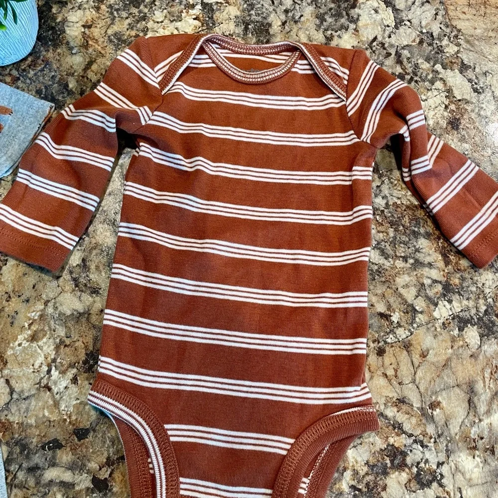 NWOT~ Baby Boy BUNDLE OF 2 long sleeves Onesies SZ: 3M Brown Bear Brown stripe